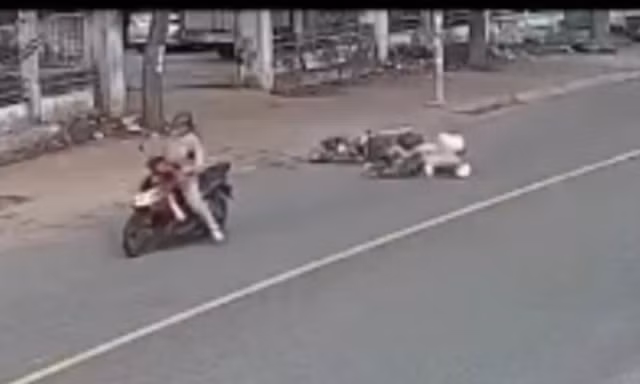 Va chạm giao thông rồi bỏ mặc nạn nhân, người phụ nữ bị công an mời làm việc
