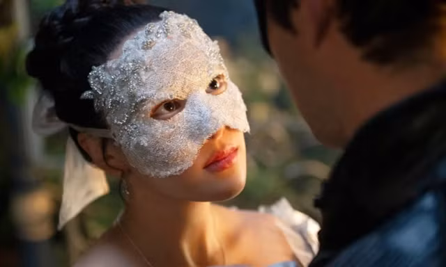 Phim 18+ về giới quý tộc nhận chỉ trích