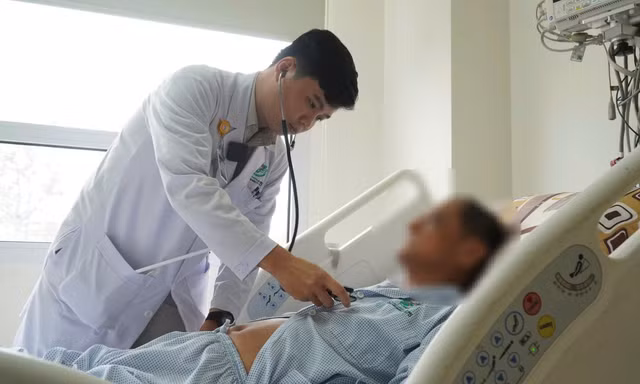 Bác sĩ Việt Nam cứu du khách Singapore thoát cơn đột quỵ trong gang tấc