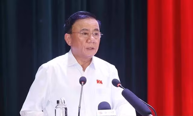Bộ Chính trị: Đổi mới chính sách tiền lương, đãi ngộ theo vị trí việc làm, khắc phục cào bằng, coi trọng ngạch, bậc