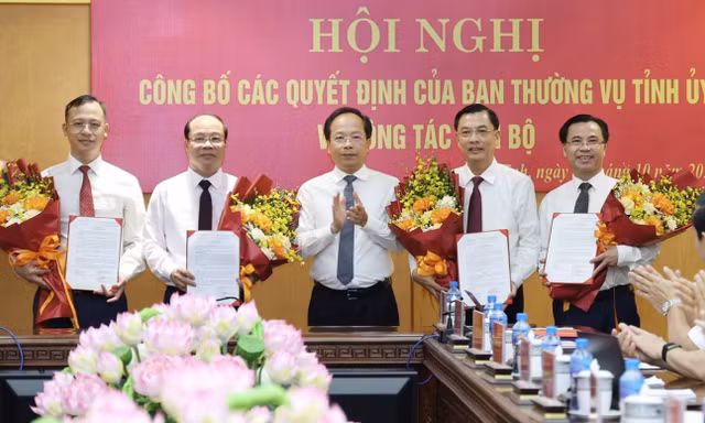 Điều động, luân chuyển, bổ nhiệm nhiều cán bộ chủ chốt ở Hà Tĩnh