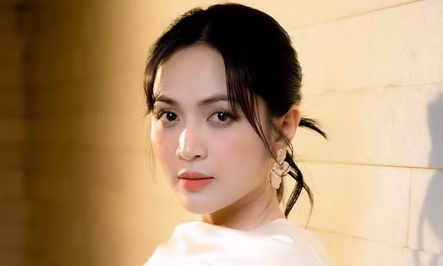 CẤM HÁT NHÉP