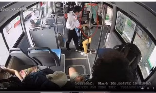 Đình chỉ nhân viên xe buýt tuyến 152 xô đẩy hành khách