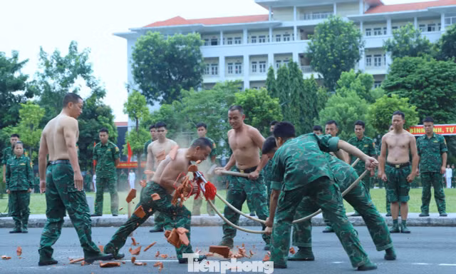 Chiến binh Biên phòng Việt Nam so tài võ chiến đấu