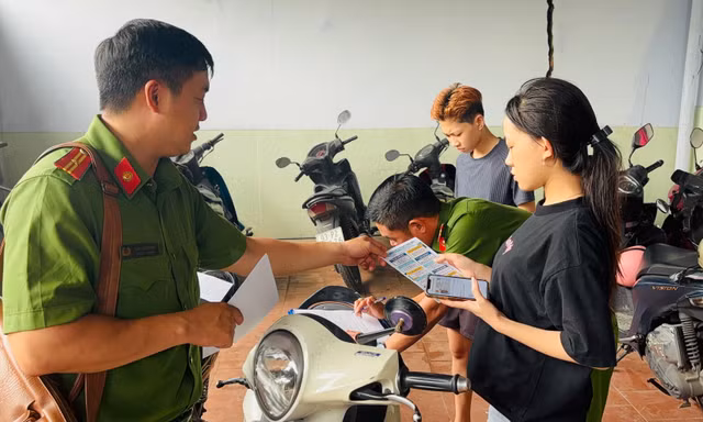 Công an ở TPHCM vào tận nhà trọ tuyên truyền, test ma túy tại chỗ