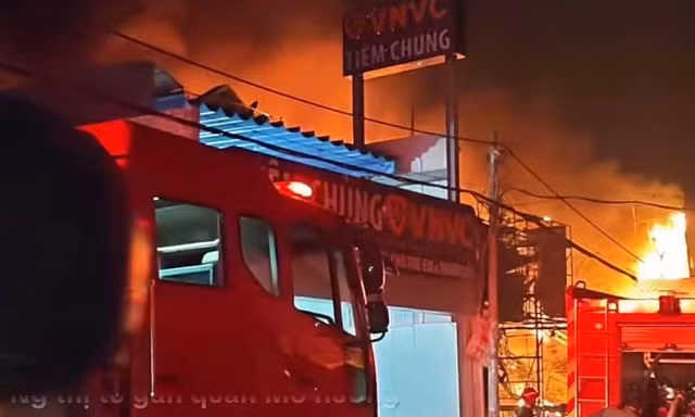Tìm thấy thi thể nhân viên trong cửa hàng xe bị cháy ở TPHCM 