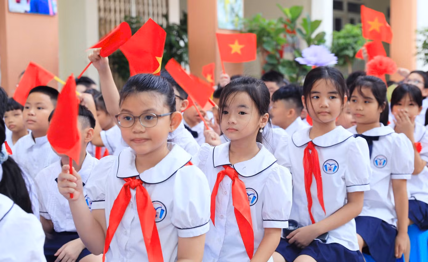 Học sinh Trường tiểu học Ngô Thì Nhậm trong lễ khai giảng.