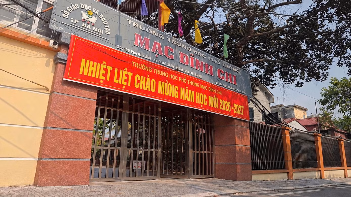 Hiệu trưởng trường c&oacute; học sinh đ&aacute;nh g&atilde;y mũi c&ocirc; gi&aacute;o: &ldquo;T&ocirc;i vẫn chưa d&aacute;m xem video&rdquo;- Ảnh 1.