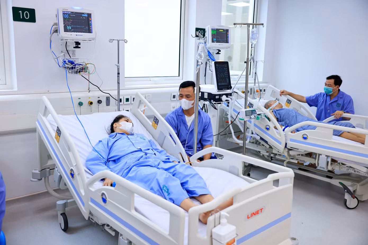 Chỉ sau chưa thời gian ngắn hoạt động, cơ sở mới đã ghi nhận khối lượng công việc lớn trên tất cả các lĩnh vực chuyên môn. 1000 giường bệnh tại cơ sở Ninh Bình đã kín bệnh nhân sau 12 ngày đi vào hoạt động. Ảnh Như Ý