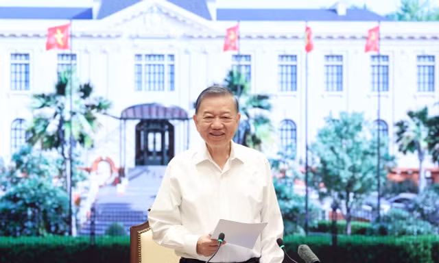 Không đồng nhất nhân tài với người có bằng cấp cao, thâm niên công tác
