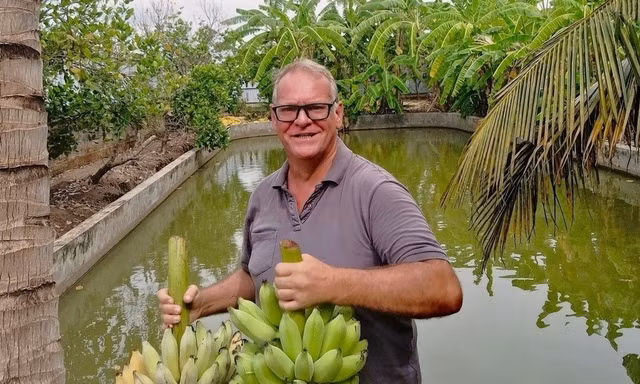 Giám đốc người Hà Lan phá sản, về miền Tây kể chuyện du lịch