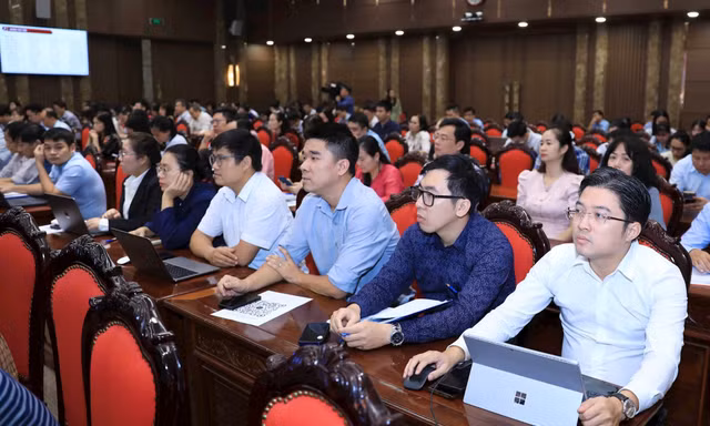 Hà Nội: Cán bộ phải viết thu hoạch sau khi học nghị quyết
