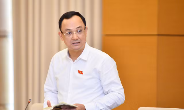 Không nên để người dân chỉ biết bị tạm hoãn xuất cảnh khi đến cửa khẩu