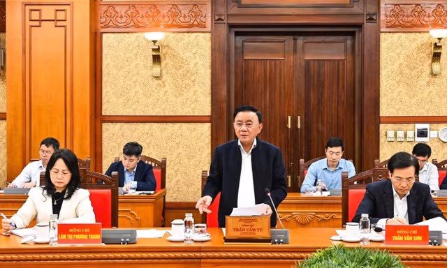 Sớm hoàn thiện, báo cáo chương trình làm việc của Đại hội XIV để Bộ Chính trị cho ý kiến