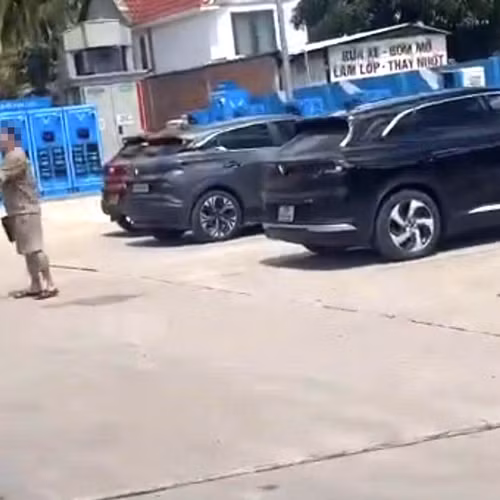 Công an vào cuộc vụ khách tố bị doạ, ép ăn cơm khi sạc xe điện
