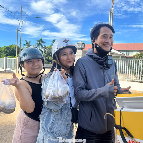 Gặp chàng trai Đắk Lắk bán món lạ gây sốt với clip gần 8 triệu lượt xem