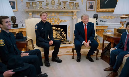 Tổng thống Mỹ Trump đón thiếu niên 16 tuổi tại Nhà Trắng sau màn cứu người gây sốt