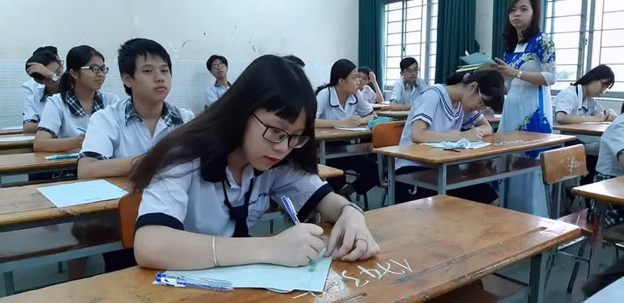 Gần 9 vạn học sinh TPHCM tranh suất vào lớp 10