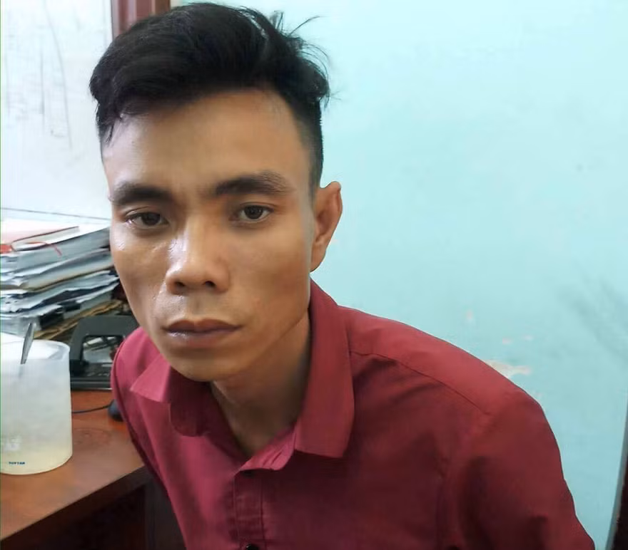 Bùi Đình Hùng tại công an.