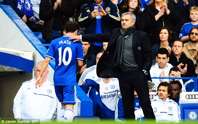 HLV Mourinho luôn có những quyết định nhân sự đầy bất ngờ.