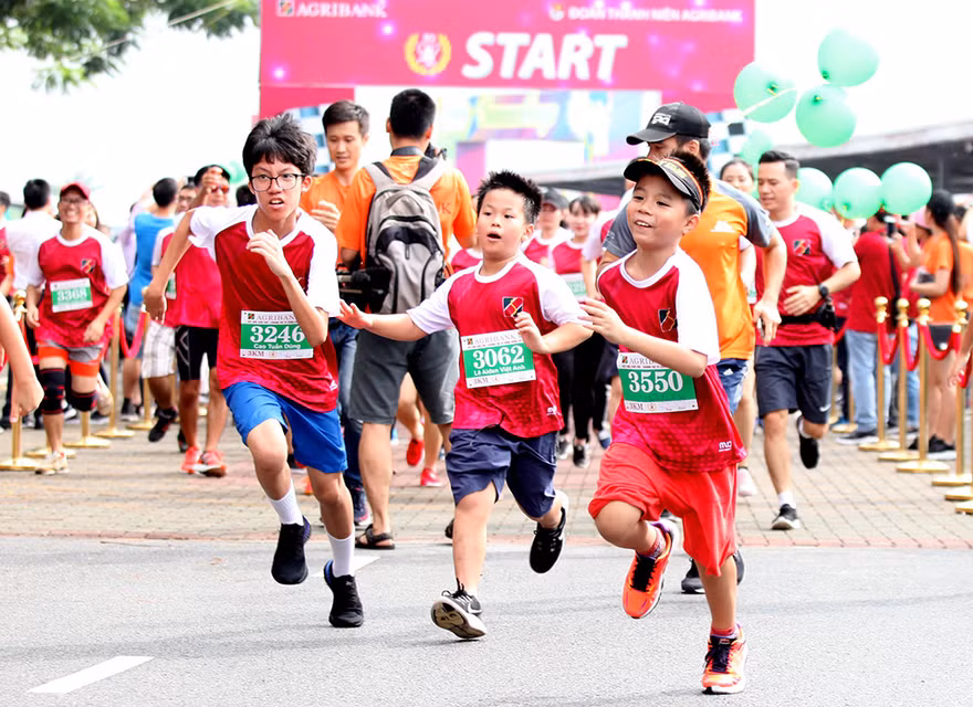 Giải chạy Marathon gây quỹ từ thiện của Đoàn Thanh niên Agribank