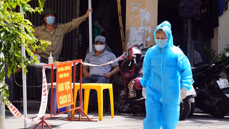 Hành khách về Hải Phòng từ vùng nguy cơ cao sẽ phải cách ly tại nhà 7 ngày.