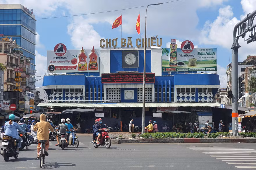 Những ngày qua, tình hình dịch bệnh COVID-19 ở TPHCM đang diễn biến hết sức phức tạp với nhiều chuỗi lây nhiễm được phát hiện tại các khu chợ truyền thống, trung tâm thương mại.