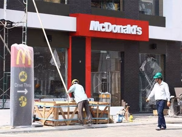 Cửa hàng McDonald’s trong giai đoạn chờ khai trương