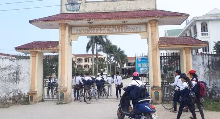 Xô xát trước lớp học, nam sinh phải khâu 30 mũi