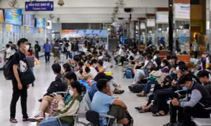 Chậm hủy chuyến bay: Khách có quyền yêu cầu hoàn vé trường hợp nào?