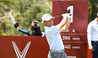 Đỗ Dương Gia Minh vươn lên dẫn đầu bảng nam Giải Vô địch Golf Quốc gia 2025 ngày đầu tiên như thế nào?