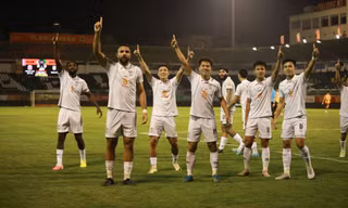 Đánh bại HAGL trên sân khách, SLNA chiếm đỉnh bảng V.League