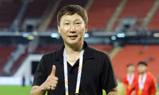 Báo Hàn Quốc: HLV Kim Sang-sik sắp làm được điều ‘tiền bối’ Park Hang-seo chưa từng làm