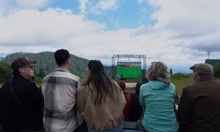 Độc đáo buổi xem World Cup giữa lưng trời tại Canada