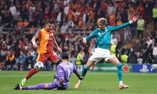 Liverpool thua sốc trước đội cuối bảng Champions League