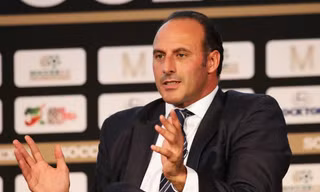 Cựu hậu vệ Tottenham tuyên bố ứng cử chủ tịch FIFA, trở thành ứng viên đầu tiên tranh ghế với Infantino