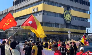 CĐV Malaysia biểu tình phản đối lãnh đạo Liên đoàn bao che 7 tuyển thủ nhập tịch