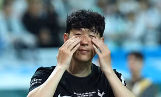 Son Heung-min rơi nước mắt trong trận đấu giã từ Tottenham