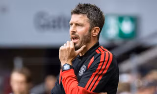 Michael Carrick gây áp lực để Ngoại hạng Anh xử lý Man City 