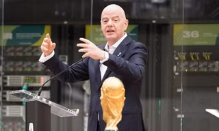 Hành trình di chuyển chóng mặt của chủ tịch FIFA ở World Cup: Vòng quanh Trái Đất chỉ trong 2 tuần