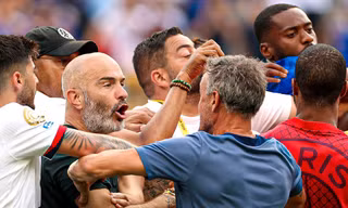 HLV Luis Enrique nói gì về hành động xấu xí với cầu thủ Chelsea?
