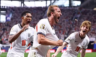 Harry Kane bùng nổ, tuyển Anh ngược dòng thành công