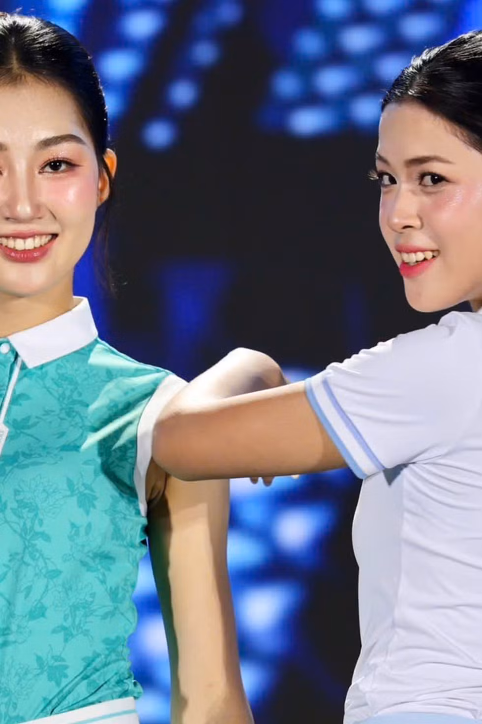 Top 25 Hoa hậu Việt Nam diễn thời trang tại 'Chạm Việt Nam 2'