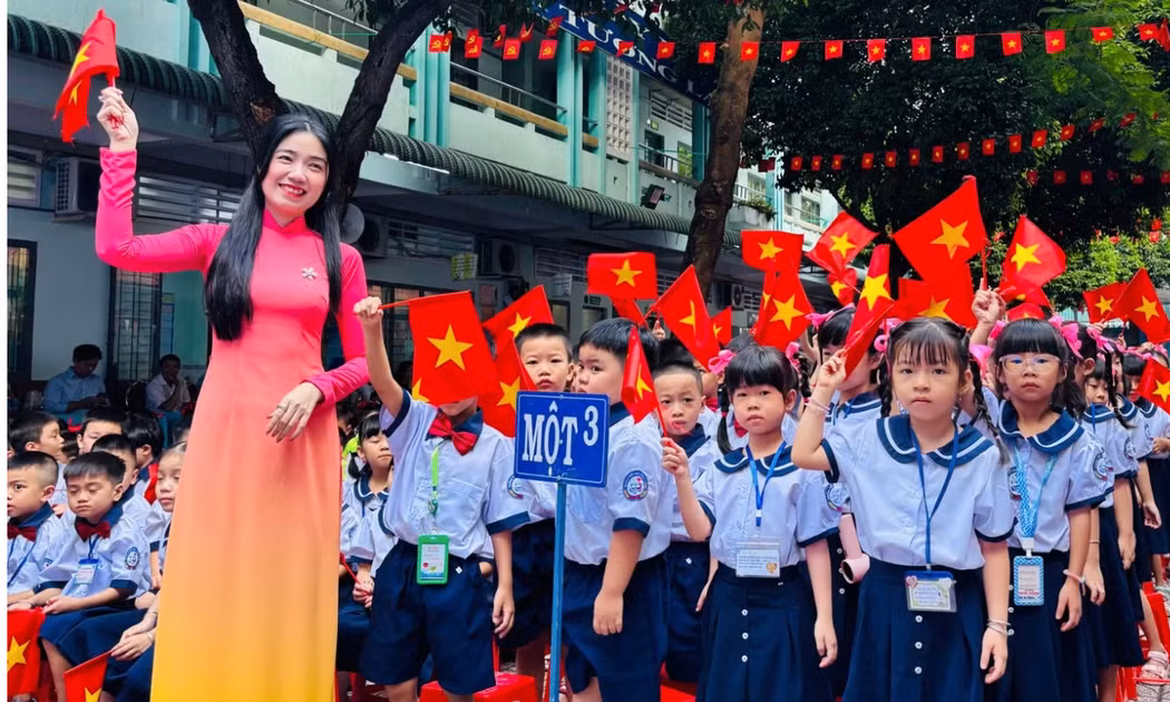 Bộ Nội vụ nghiên cứu chế độ đặc thù cho cán bộ quản lý trường trên 100 lớp