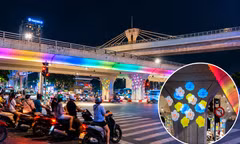 Cầu vượt rực rỡ sắc màu trong đêm giữa lòng Hà Nội 