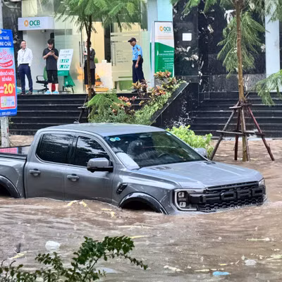 NÓNG 30/9: Mưa lớn liên tiếp, cập nhật những tuyến đường ngập úng ở Hà Nội