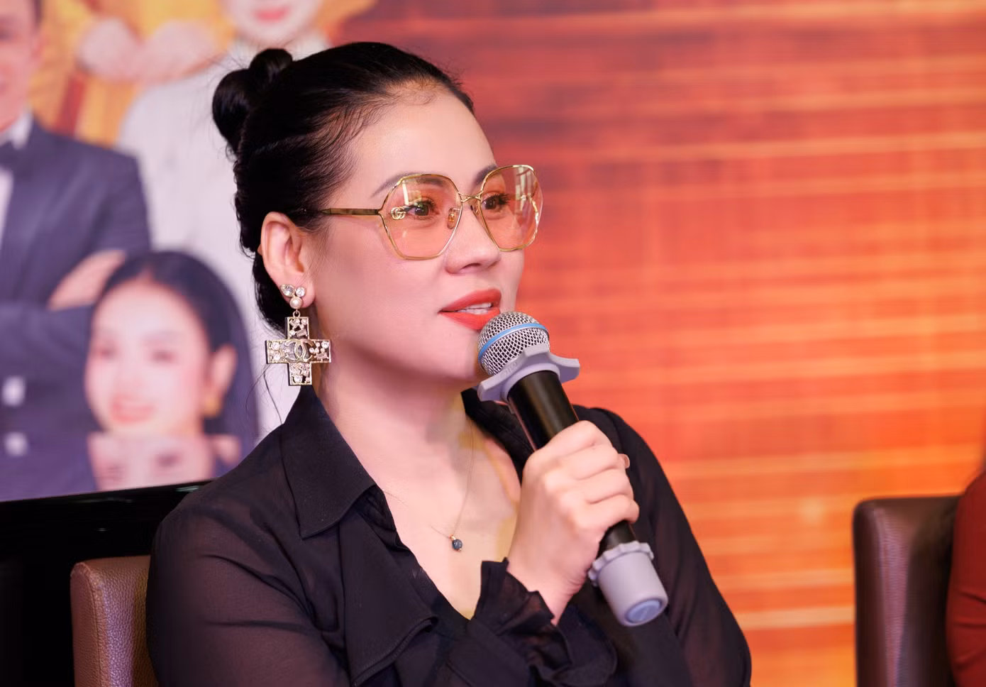 Đạo diễn sân khấu Ngọc Châm khẳng định chương trình của Khoa Thanh nhạc có ý nghĩa lớn. Ảnh: Thọ Nam.