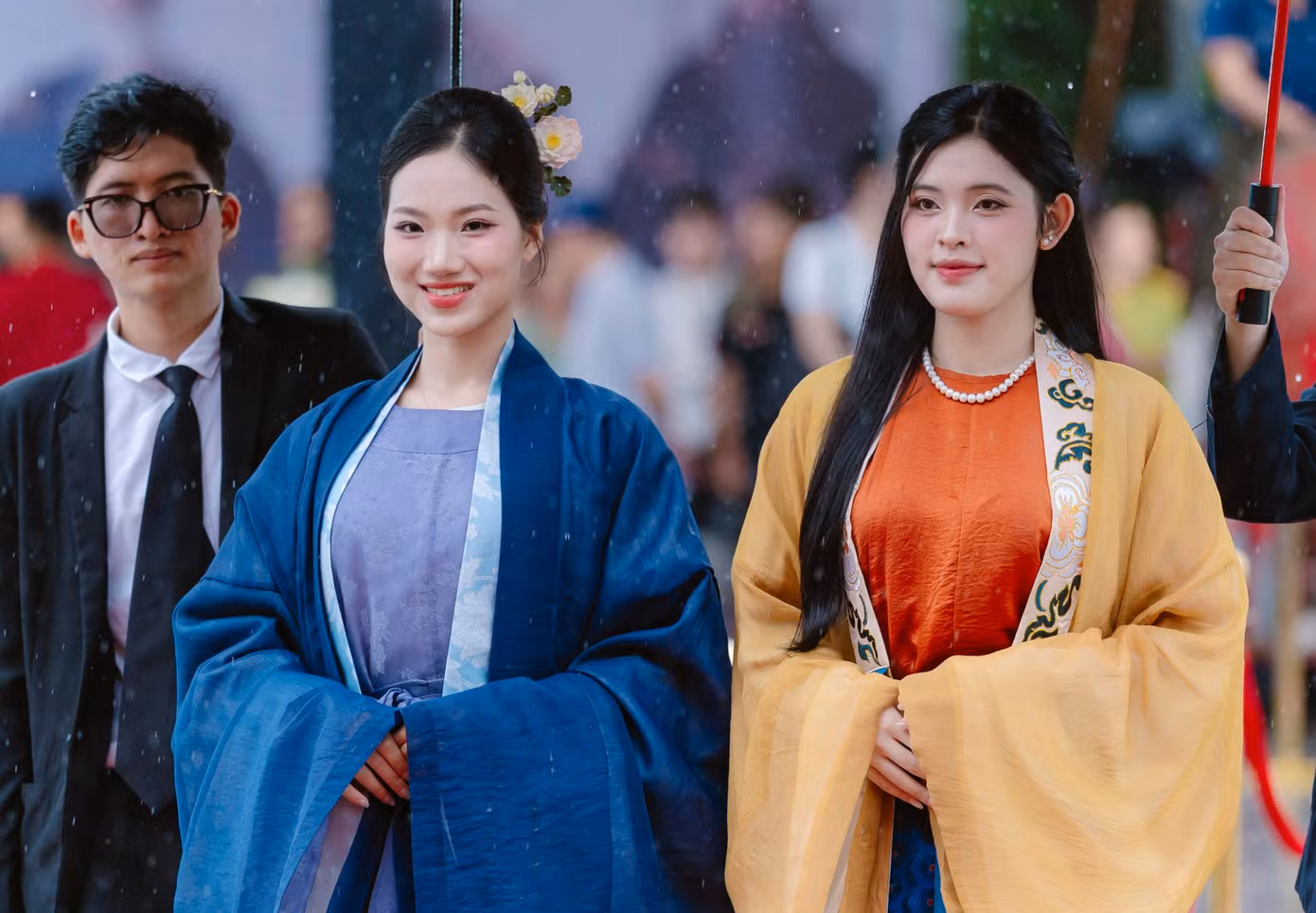 cac-ban-tre-yeu-thich-co-phuc-lich-su.jpg