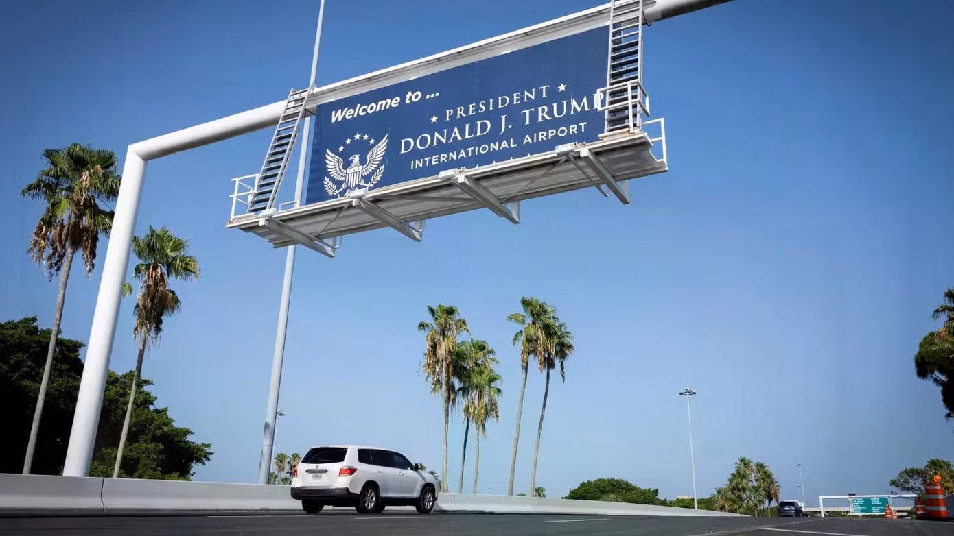 108332899-17836156672026-07-09t143753z-1245036203-rc2dama76ovq-rtrmadp-0-usa-trump-airport.jpg