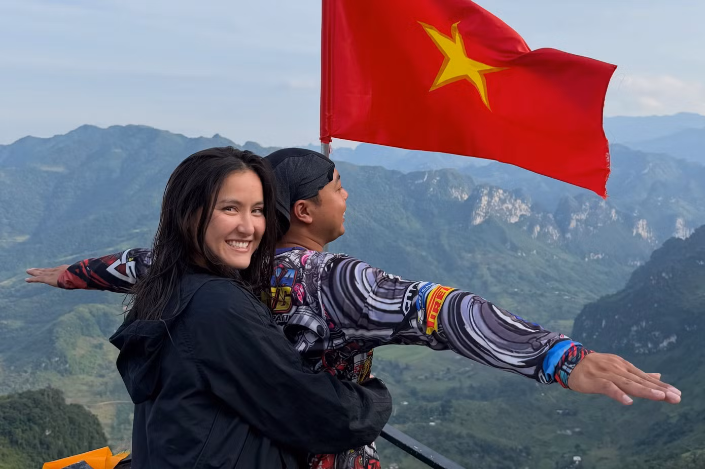 Từ ngày 10/9, Anna Bright đến Hà Nội, tham gia buổi giao lưu cùng đông đảo người hâm mộ tại một cụm sân ở phường Long Biên. Kết thúc chương trình, cô dành thời gian dạo phố cổ Hà Nội, ăn bún chả và uống cà phê. Từ đây, hành trình "xuyên Việt" của tay vợt người Mỹ được fan hâm mộ theo dõi qua những hình ảnh trên trang Fanpage hơn 50.000 lượt theo dõi.